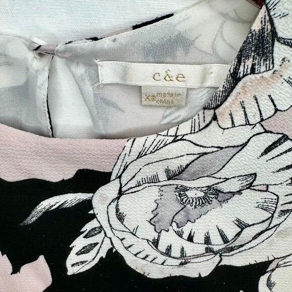 C&E Women's Flowers Blouse Sz.‎ XS - Picture 2 of 6